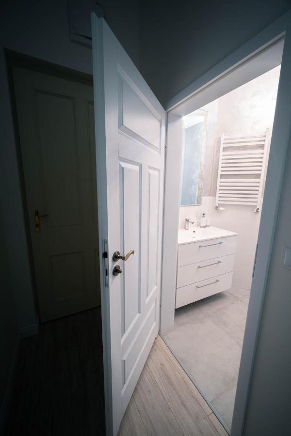 Apartament Grey Pearl Downtown Apartment Varşovia Exterior foto